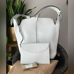 Authentic Burberry Lage Belt White Leather Bucket Bag Retail 2,249$